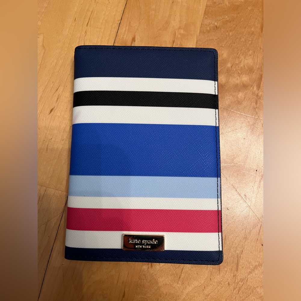 New with tag Kate spade wallet